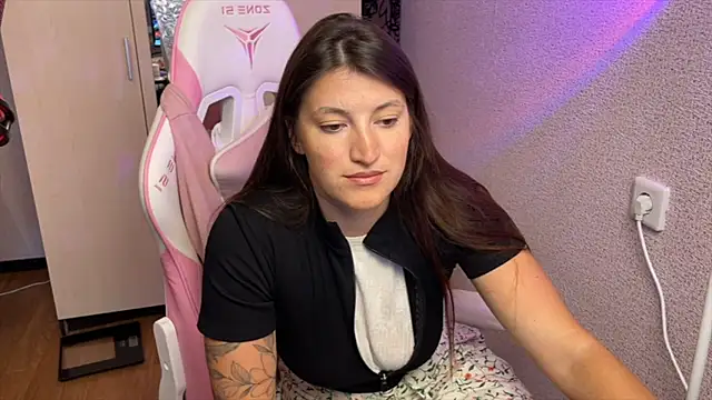 Snapshot of Katrin__kiss chatting on June 24, 2026, 4:17 pm Katrin kiss online show from June 24, 2026, 4:17 pm