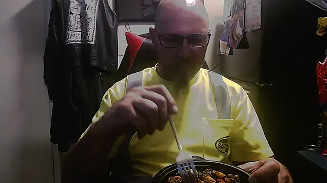 KrazyLegz online show from September 18, 2025, 10:12 pm