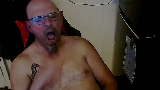 KrazyLegz online show from October 19, 2025, 2:01 am