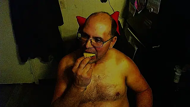 KrazyLegz online show from December 22, 2025, 6:21 am