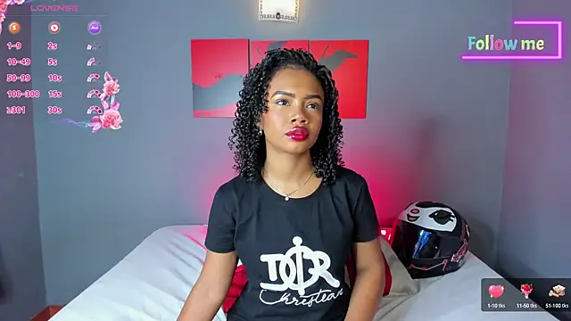 EmmaSmith06 online show from January 13, 2025, 5:44 pm
