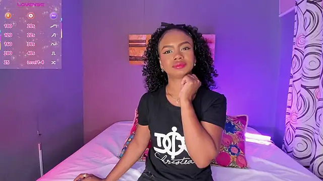 EmmaSmith06 online show from September 18, 2025, 5:15 pm