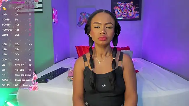 EmmaSmith06 online show from October 20, 2025, 5:13 pm