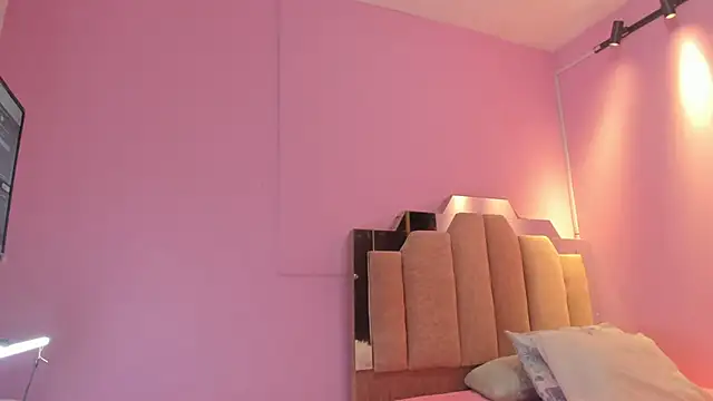 LoveQueen2 online show from September 26, 2025, 11:47 am