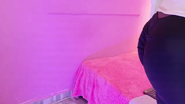 LoveQueen2 online show from March 3, 2026, 12:00 pm