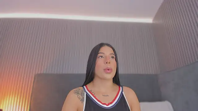 emelie 89 online show from February 17, 2026, 12:23 pm