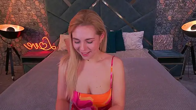 ArishkaLulu online show from March 13, 2026, 7:04 am