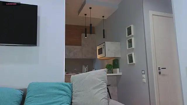 DonnaBurkee online show from April 17, 2026, 4:15 am