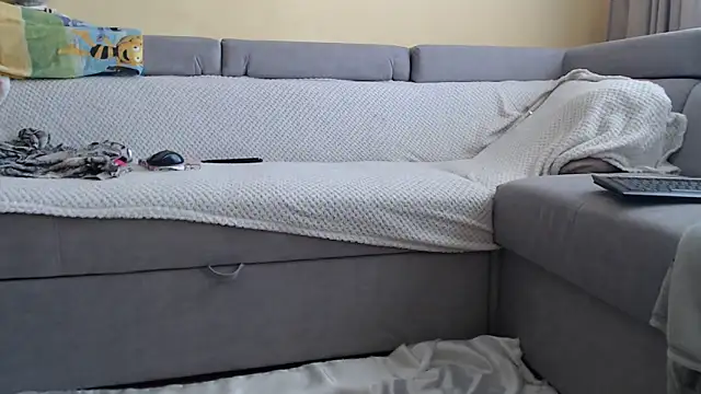 Burberrry  online show from March 26, 2026, 7:47 am