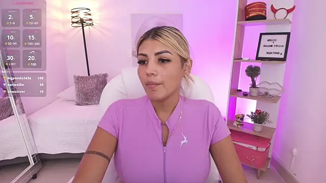 SALOOMEE   online show from February 5, 2025, 6:04 pm