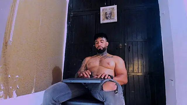 Snapshot of naugthy_dominant chatting on January 10, 2025, 3:39 am naugthy dominant online show from January 10, 2025, 3:39 am