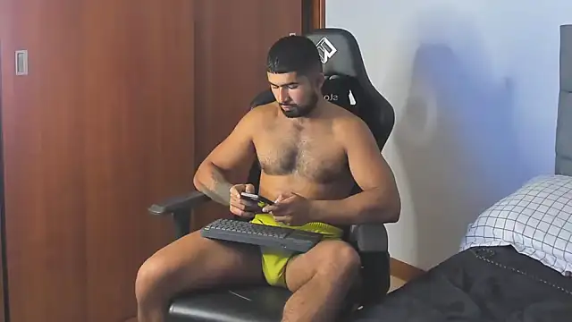 Snapshot of ethaanjones chatting on September 17, 2025, 8:10 pm ethaanjones online show from September 17, 2025, 8:10 pm