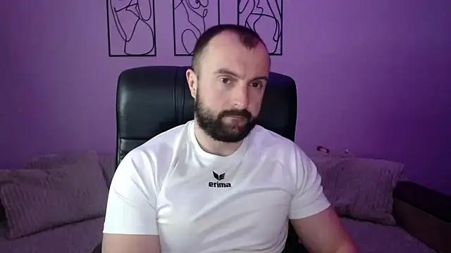 brindlefly6969 online show from April 9, 2026, 11:04 am