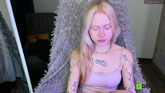 MalenaErnman online show from October 16, 2025, 7:31 am