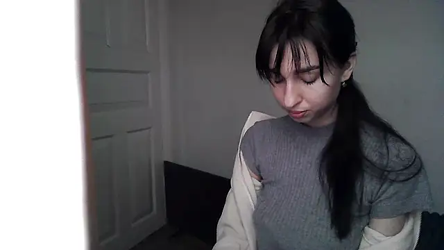 ElizaSwon online show from September 24, 2025, 2:42 pm