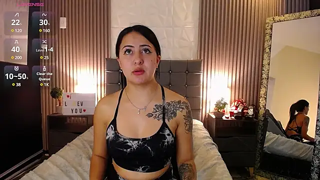 isabella smith  online show from December 10, 2024, 5:00 pm