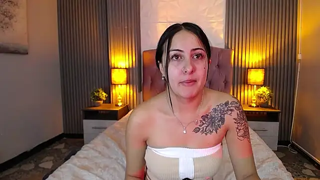 isabella smith  online show from December 13, 2024, 7:43 pm