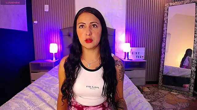 isabella smith  online show from February 6, 2025, 1:21 pm