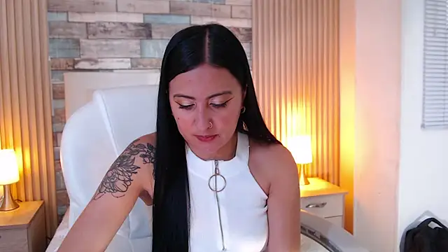 isabella smith  online show from November 10, 2025, 8:08 pm