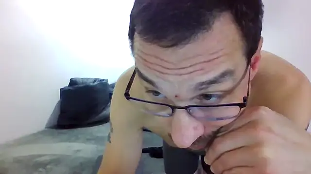 Snapshot of Iliketocooksquirt25 chatting on January 17, 2025, 5:32 am Iliketocooksquirt25 online show from January 17, 2025, 5:32 am