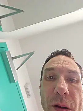 Iliketocooksquirt25 online show from November 26, 2025, 10:33 pm