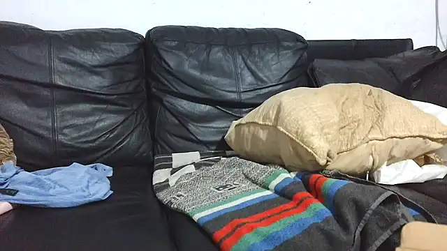 Snapshot of Youns98 chatting on October 9, 2025, 8:51 pm Youns98 online show from October 9, 2025, 8:51 pm