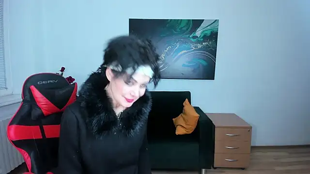 Silvia Wallec online show from March 12, 2026, 6:47 pm