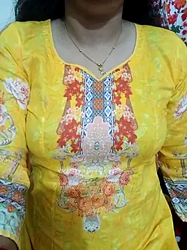 Snapshot of Priya_Boudi chatting on February 9, 2026, 6:23 pm Priya Boudi online show from February 9, 2026, 6:23 pm