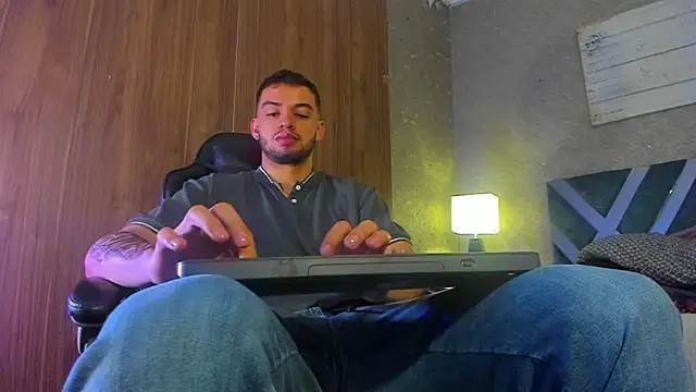 Michael magno online show from December 29, 2024, 4:40 pm