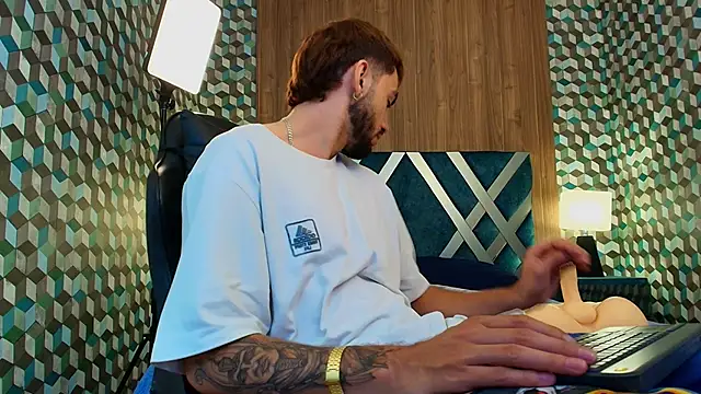 Michael magno online show from October 2, 2025, 1:29 pm