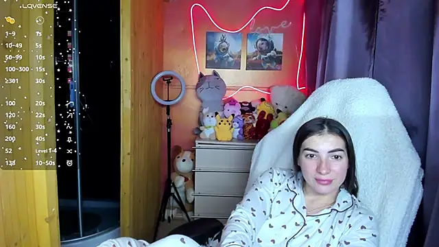 Snapshot of Fiery_Brunette_ chatting on October 9, 2025, 1:20 pm Fiery Brunette online show from October 9, 2025, 1:20 pm