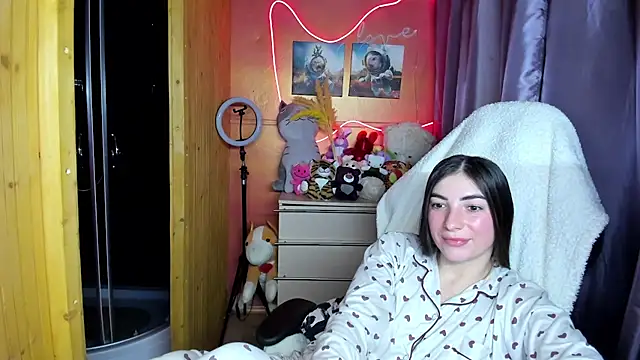 Fiery Brunette  online show from January 18, 2026, 7:45 am