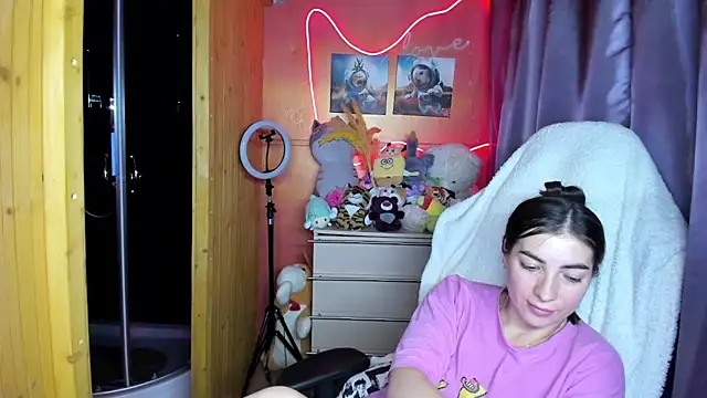 Fiery Brunette  online show from April 9, 2026, 4:34 am