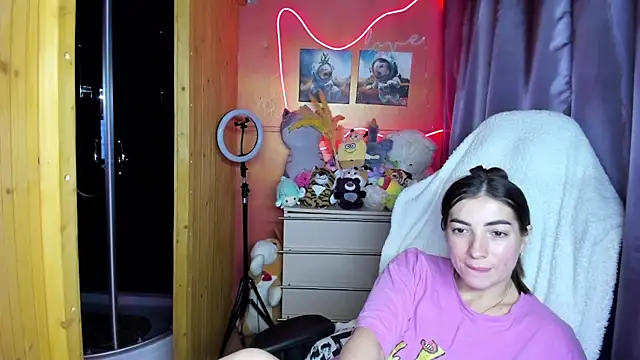 Fiery Brunette  online show from April 9, 2026, 6:19 am