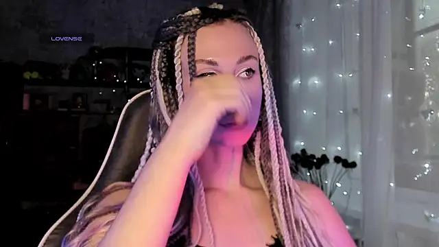 Snapshot of elena_addiction chatting on July 7, 2026, 4:44 pm elena addiction online show from July 7, 2026, 4:44 pm