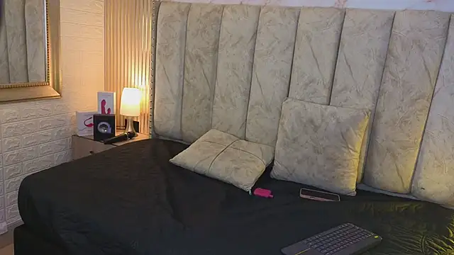 catalina  23 online show from March 9, 2026, 7:40 pm