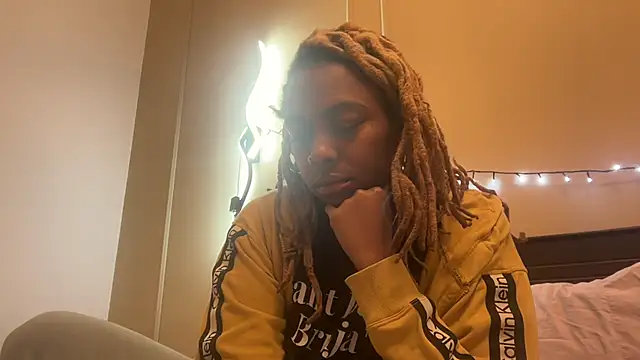 ChocolateCakeQueen online show from January 6, 2025, 8:03 am
