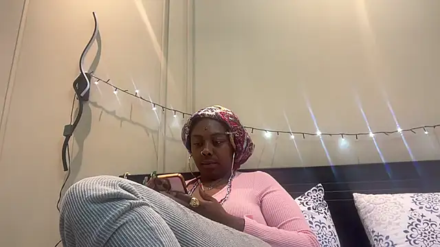 ChocolateCakeQueen online show from January 13, 2025, 2:18 am