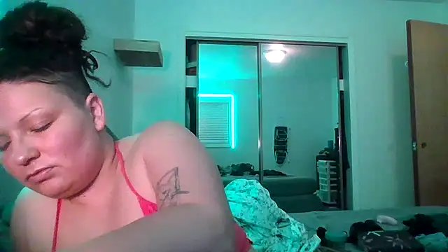 Snapshot of katsmeow710 chatting on June 28, 2026, 12:11 pm katsmeow710 online show from June 28, 2026, 12:11 pm