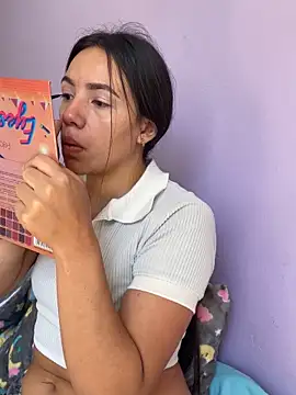 Snapshot of hannahb-e chatting on January 19, 2025, 4:36 pm hannahb-e online show from January 19, 2025, 4:36 pm