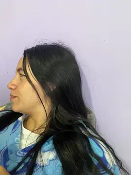 Snapshot of hannahb-e chatting on January 21, 2025, 10:30 pm hannahb-e online show from January 21, 2025, 10:30 pm