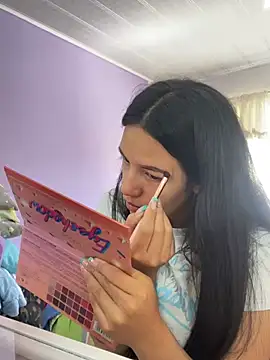 Snapshot of hannahb-e chatting on January 22, 2025, 5:06 pm hannahb-e online show from January 22, 2025, 5:06 pm