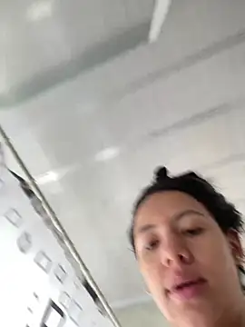 Snapshot of hannahb-e chatting on January 23, 2025, 1:13 pm hannahb-e online show from January 23, 2025, 1:13 pm