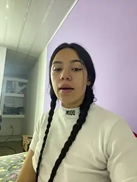 Snapshot of hannahb-e chatting on January 27, 2025, 11:22 pm hannahb-e online show from January 27, 2025, 11:22 pm