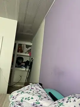 Snapshot of hannahb-e chatting on January 31, 2025, 6:47 pm hannahb-e online show from January 31, 2025, 6:47 pm