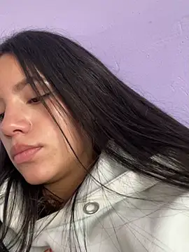 Snapshot of hannahb-e chatting on February 1, 2025, 7:44 pm hannahb-e online show from February 1, 2025, 7:44 pm