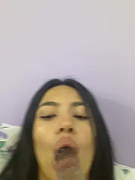 Snapshot of hannahb-e chatting on February 1, 2025, 10:55 pm hannahb-e online show from February 1, 2025, 10:55 pm