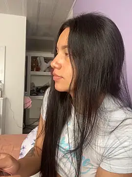 Snapshot of hannahb-e chatting on February 4, 2025, 6:27 pm hannahb-e online show from February 4, 2025, 6:27 pm