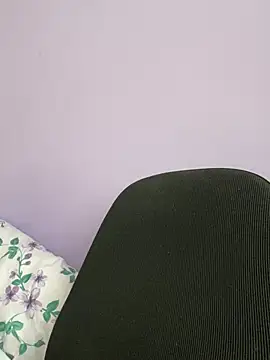 Snapshot of hannahb-e chatting on February 4, 2025, 9:31 pm hannahb-e online show from February 4, 2025, 9:31 pm