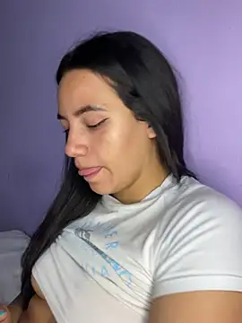 Snapshot of hannahb-e chatting on February 5, 2025, 9:29 pm hannahb-e online show from February 5, 2025, 9:29 pm